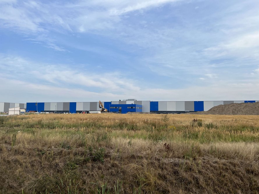 The Rieck logistics building from the side but further away.