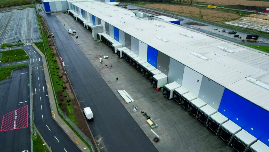The Rieck logistics building from the side with finished loading ramps