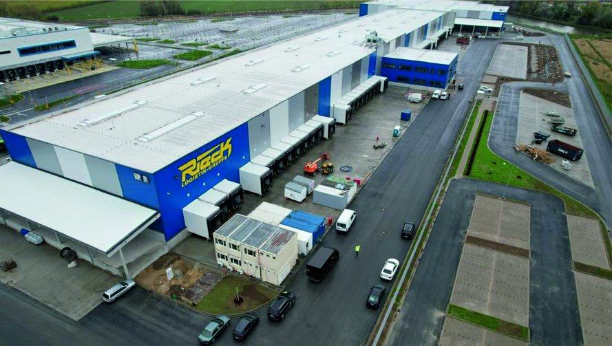 The Rieck logistics building from above now almost in operation.