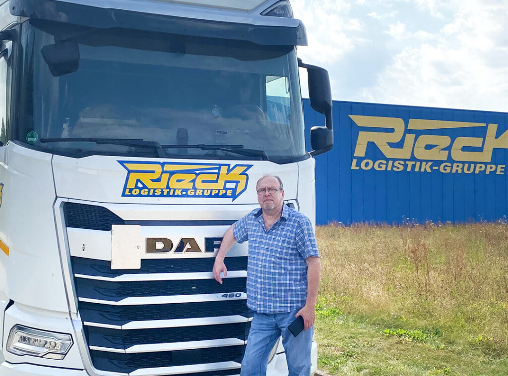 Andreas Wolff vor seinem Rieck Lkw.