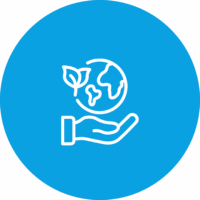 Hand hält Erde mit Blatt, Symbol für Umweltschutz auf blauem Hintergrund